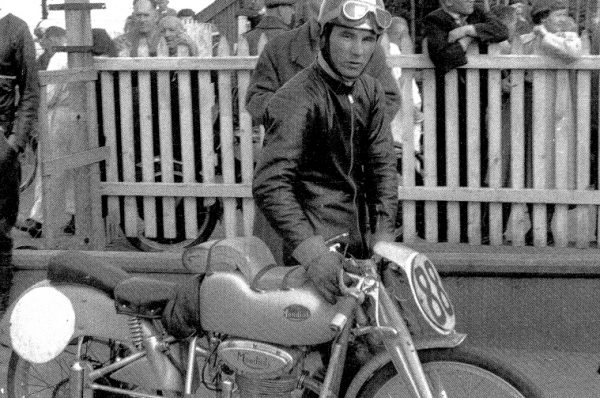Carlo Ubbiali triumfuje w Mistrzostwach Świata 125cc i Carlo Ubbiali triumfuje w Mistrzostwach Świata 125cc i